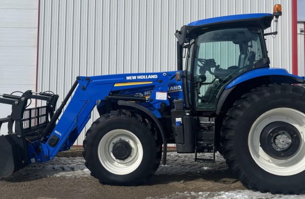 2017 New Holland T7.210 Tractor with Loader and Grapple