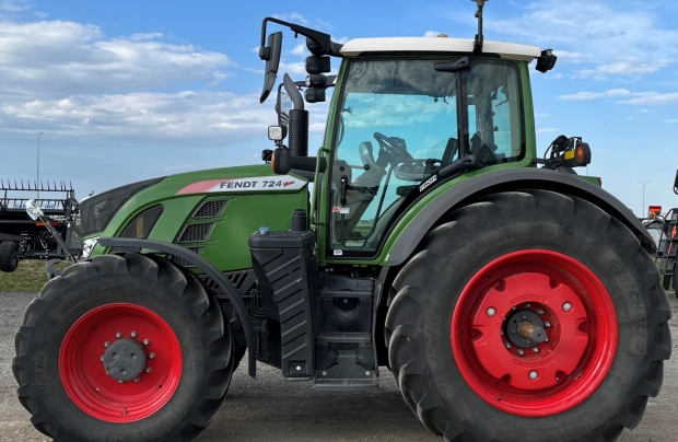 2019 Fendt 724 Tractor 