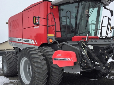 2012 Massey Ferguson 9560 Combine with pick-up header