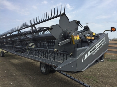 2015 Massey Ferguson 5300 40ft DynaSwath Windrower Header