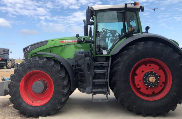 2025 Fendt 1050 Vario Profi+ Tractor