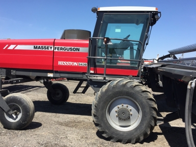 2011 Massey Ferguson 9430 Windrower
