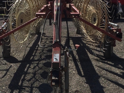 Hesston 3986 16 Wheel Hay Rake