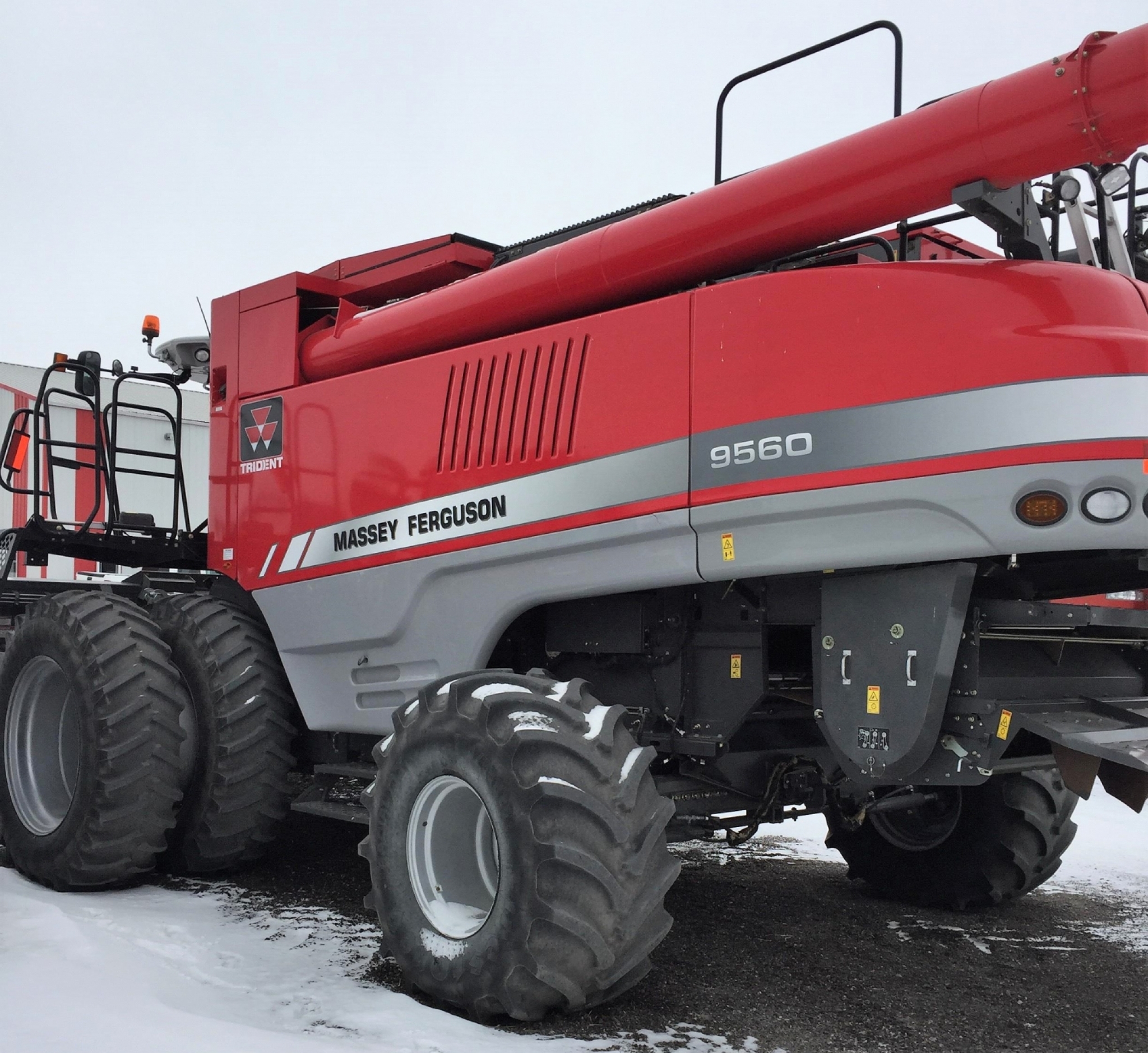 2012 Massey Ferguson 9560 Combine with pick-up header