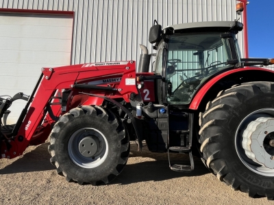 2017 Massey Ferguson 8727 Tractor
