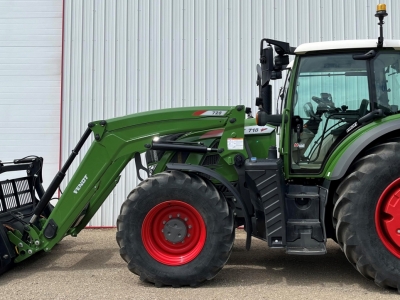 2019 Fendt 718 Tractor w/ FEL + Grapple