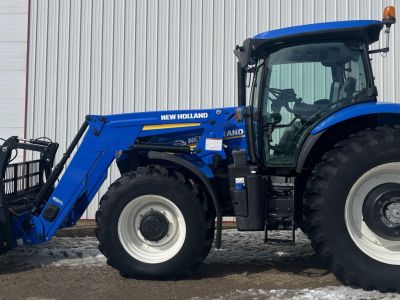 2017 New Holland T7.210 Tractor with Loader and Grapple