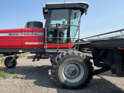 2011 Massey Ferguson 9435 Windrower
