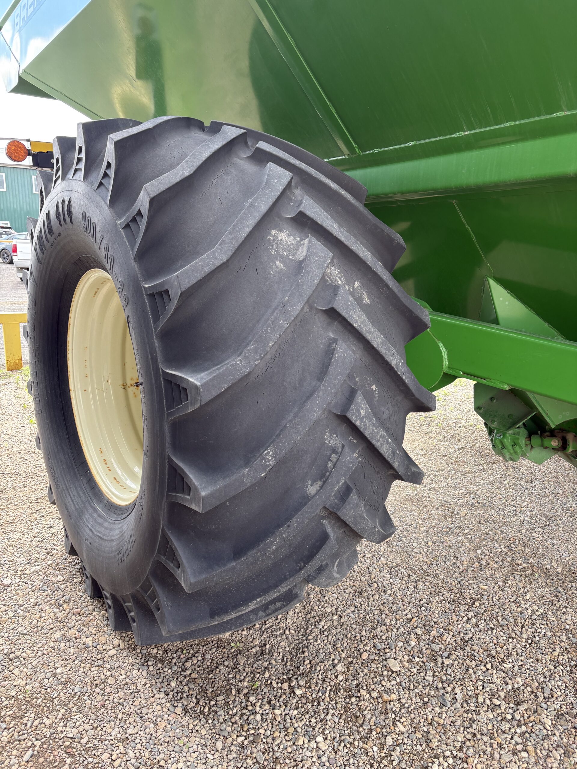 2009 Brent 1082 Grain Cart