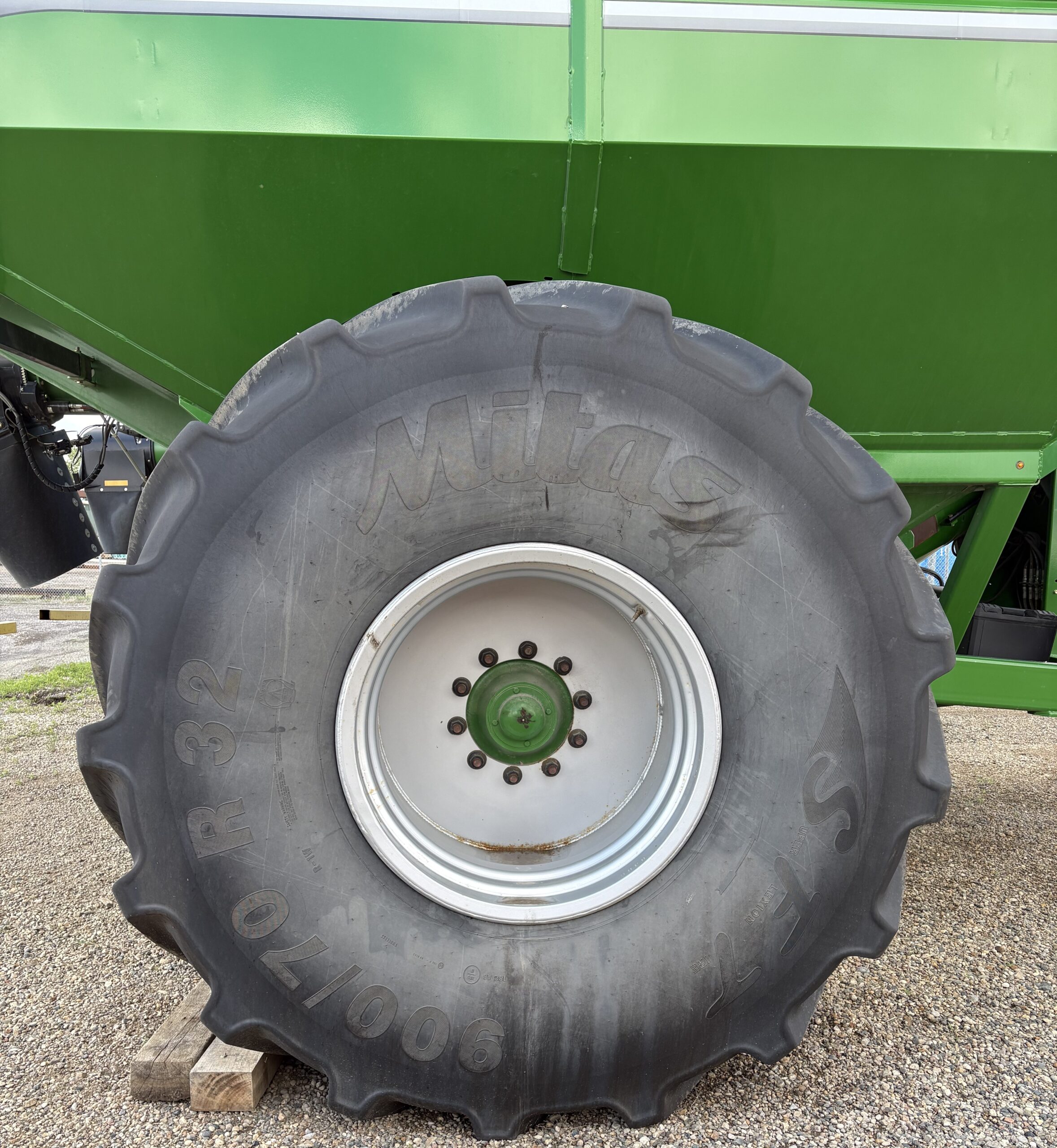 Brent V1100 Grain Cart