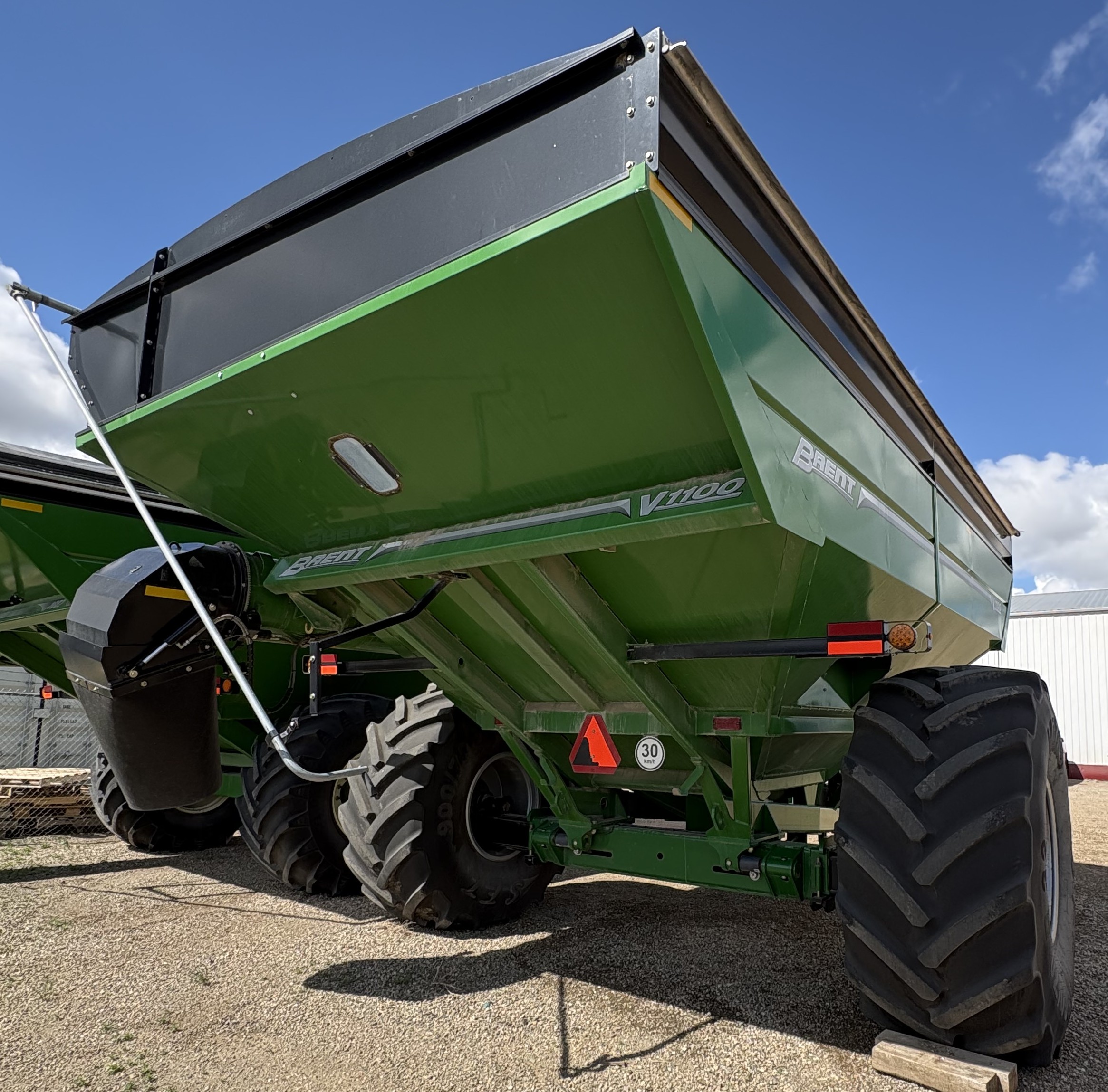 Brent V1100 Grain Cart