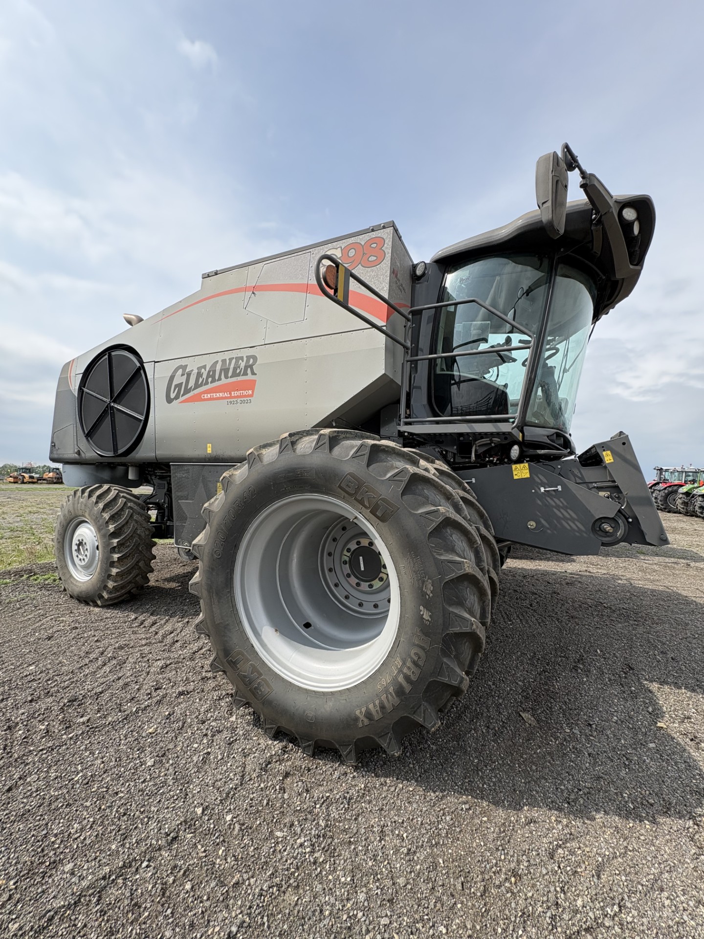 2023 Gleaner S98 Combine