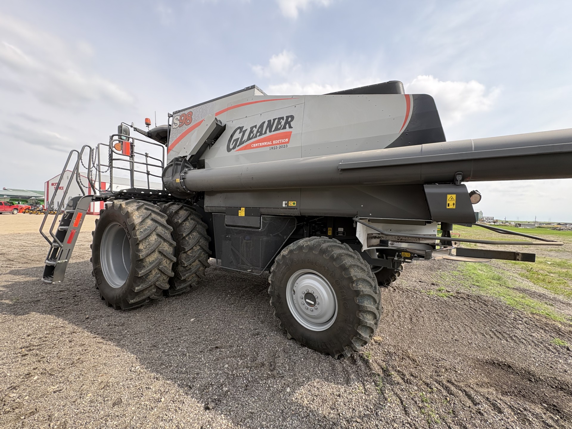2023 Gleaner S98 Combine