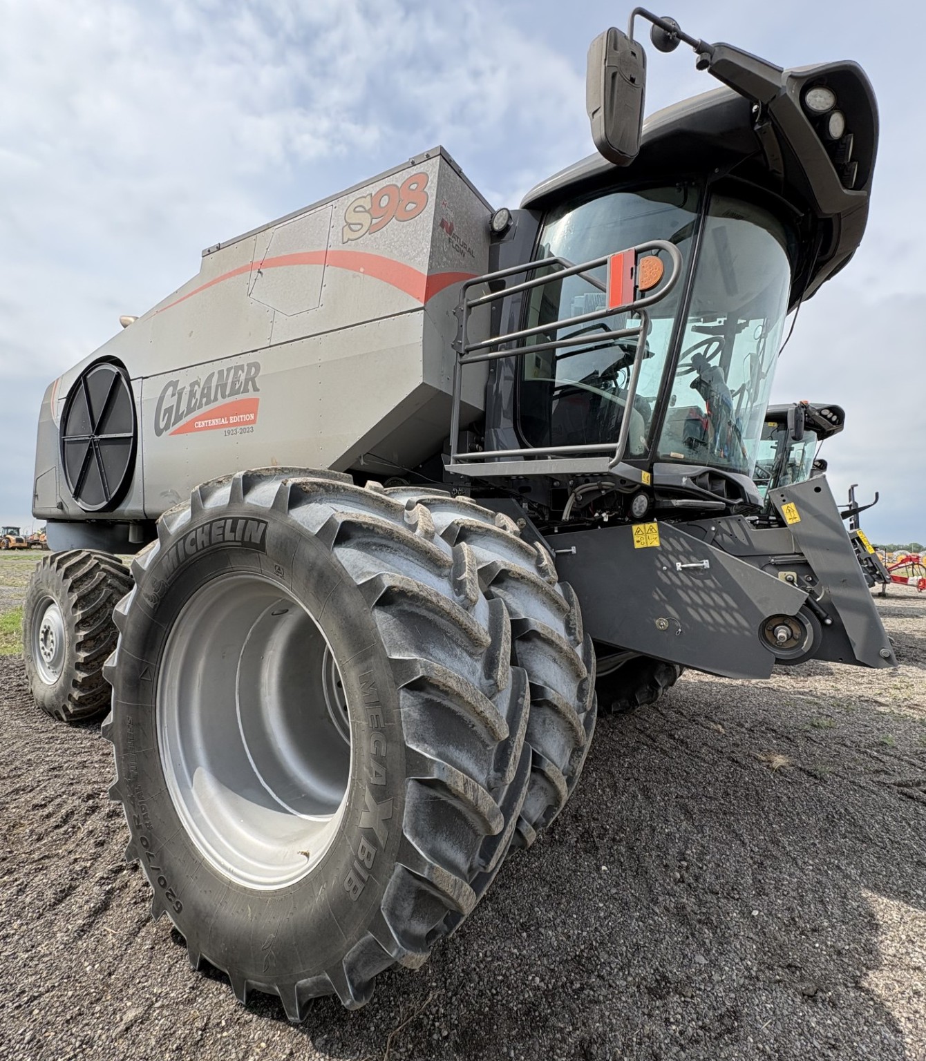 2023 Gleaner S98 Combine