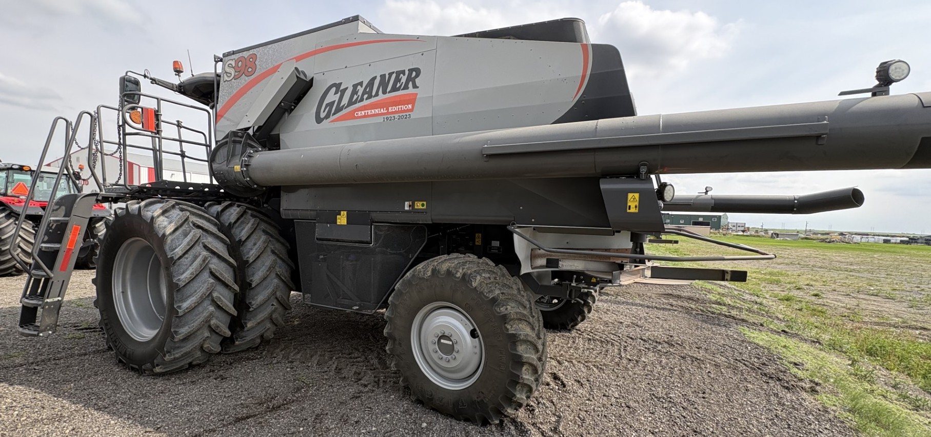 2023 Gleaner S98 Combine