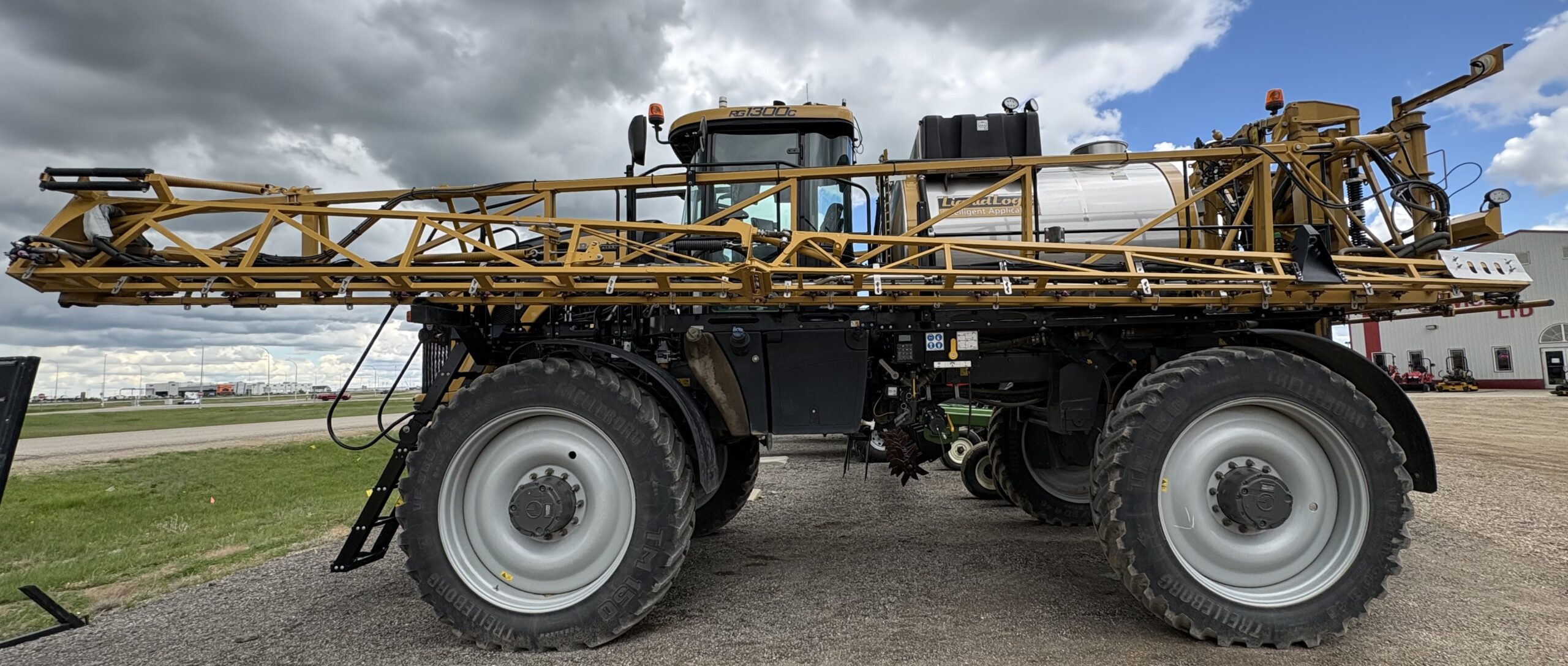 2022 RoGator 1300C Sprayer