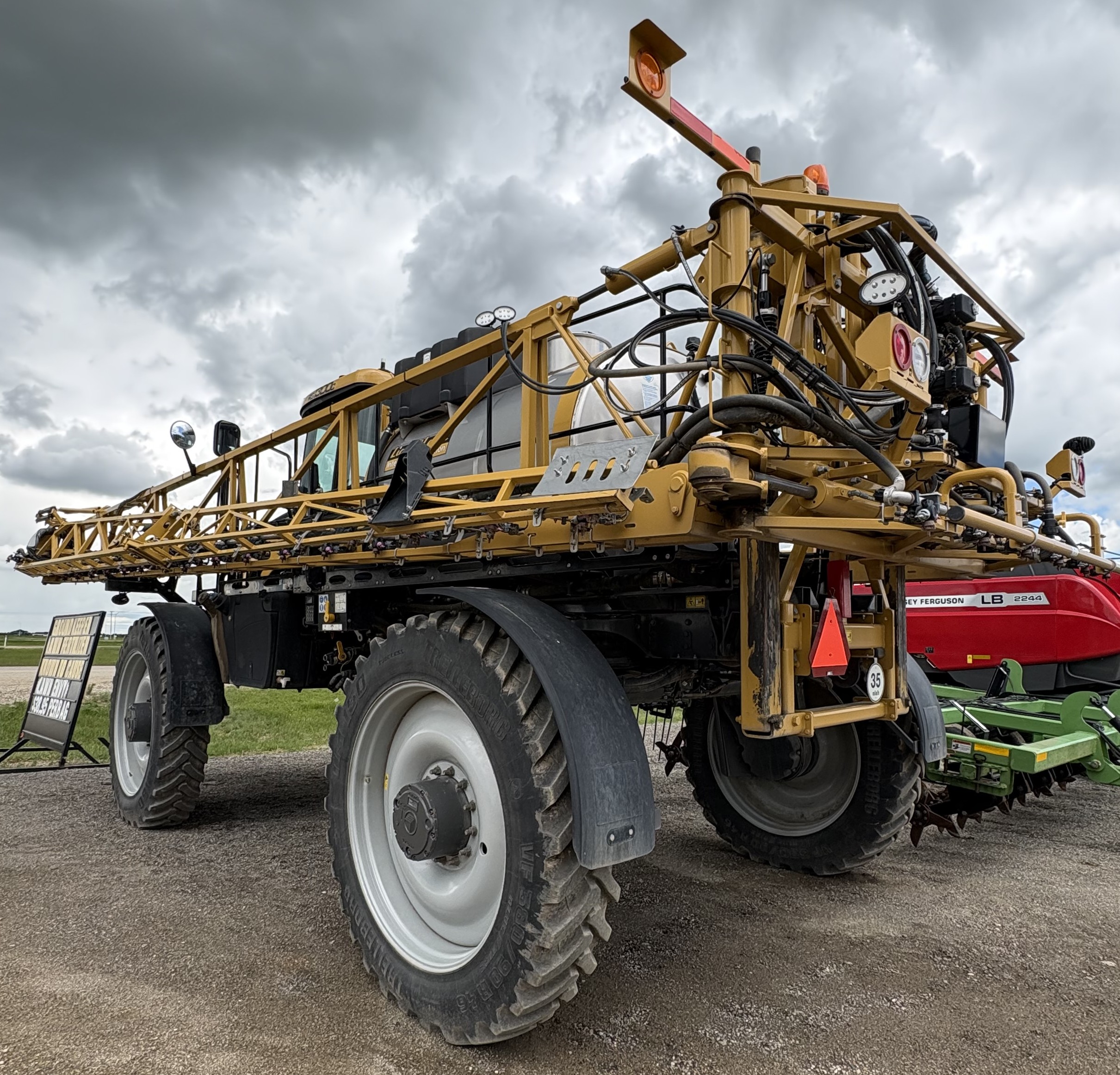 2022 RoGator 1300C Sprayer